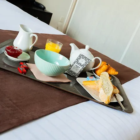 & Restaurant Des Remparts Otel 3*