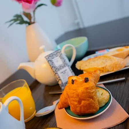 & Restaurant Des Remparts 3* רושפור