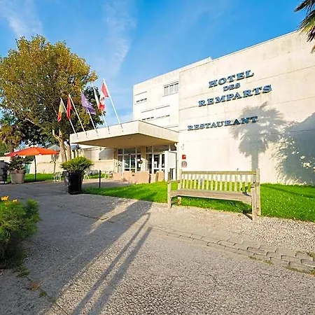 & Restaurant Des Remparts فندق