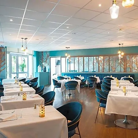 & Restaurant Des Remparts روشفور
