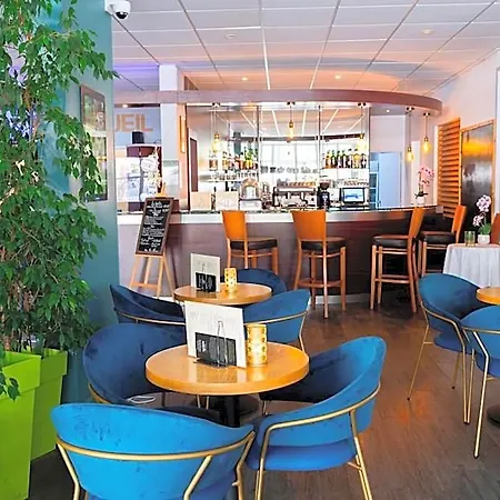 & Restaurant Des Remparts 3* روشفور