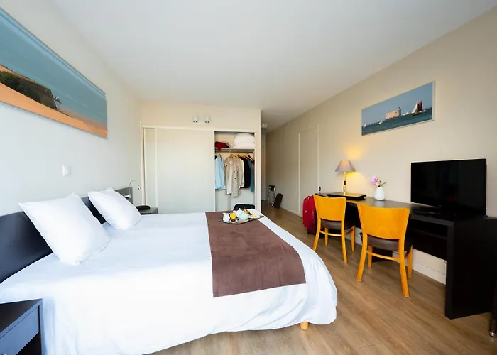 & Restaurant Des Remparts Hotel Rochefort (Charente-Maritime)